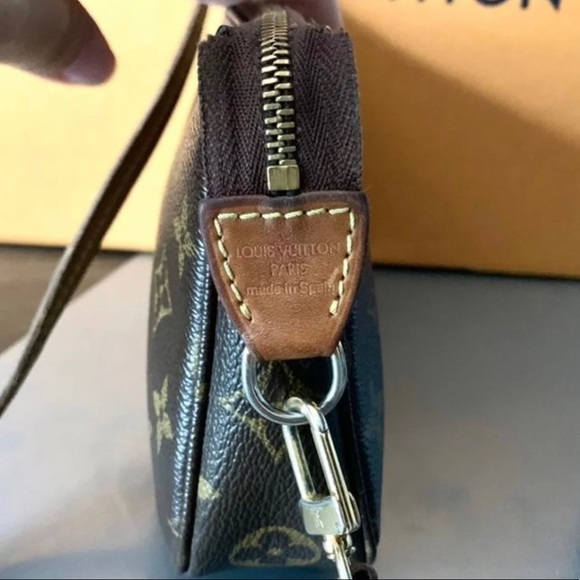 SOLD Authentic Louis Vuitton Pochette Accessories - Picture 2 of 15